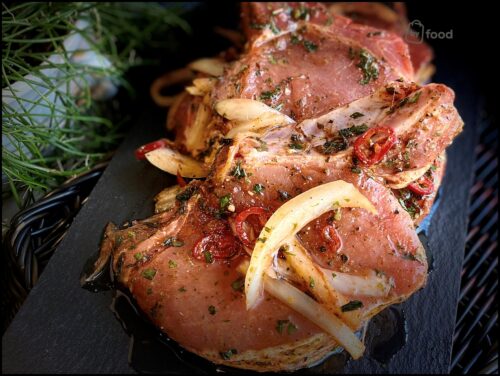 Marinuota kiaulienos nugarinės su k. 1 kg. (+- 3%)
