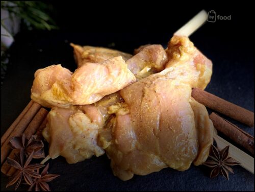 Marinuota vištienos šlaunelių mėsa 1 kg. (+- 3%)