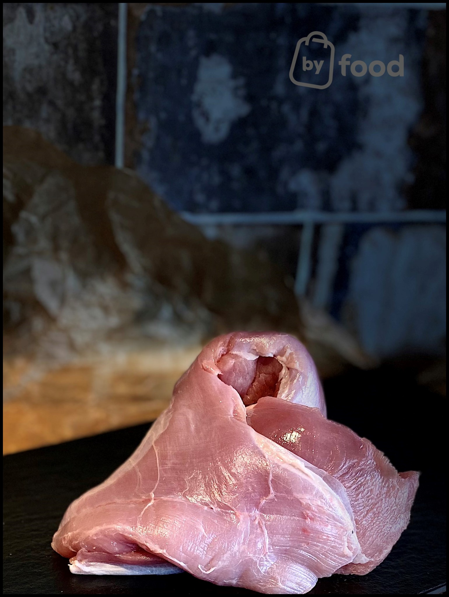 Kalakutos šlaunelių mėsa be odos ir kaulo 1 kg. (+- 3%)